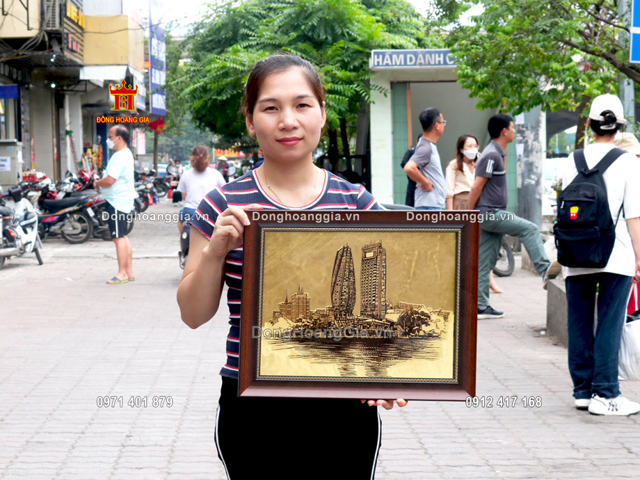 Bức tranh bến thuyền Đà Nẵng được đặt chế tác theo yêu cầu